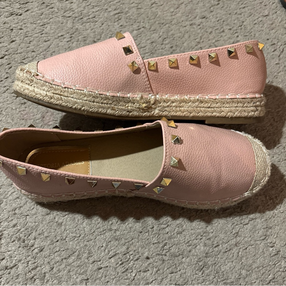 NEOT Never Worn pink flats with gold studded accents size 8